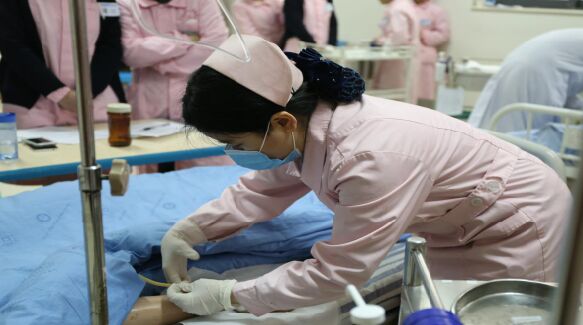 青白江区人民医院开展2014年下半年护理操作竞赛