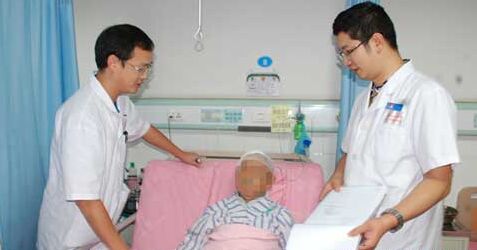 郫县人民医院成功完成首例后交通动脉瘤夹闭术