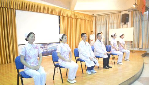 富顺县人民医院强化培训树形象 标准展示显成果