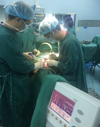 青白江区人民医院成功开展首例强直性脊柱炎颈椎骨折前后联合切开复位内固定术