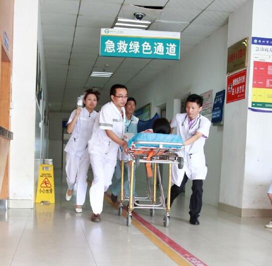 绵竹市人民医院--惊魂一幕：砂轮片飞入锁骨，反应迅速助患者重获生命