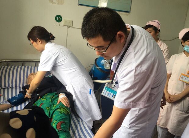 青白江区人民医院专家到人和乡开展帮扶活动
