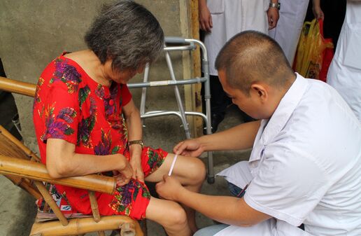 青白江区人民医院:三级联动将现代康复服务送到乡镇村民家